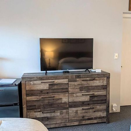 Cute Lower Level Cedar Lodge Room With Balcony & Lake Views! Лакония Экстерьер фото
