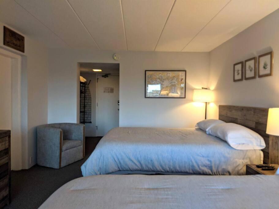 Cute Lower Level Cedar Lodge Room With Balcony & Lake Views! Лакония Экстерьер фото
