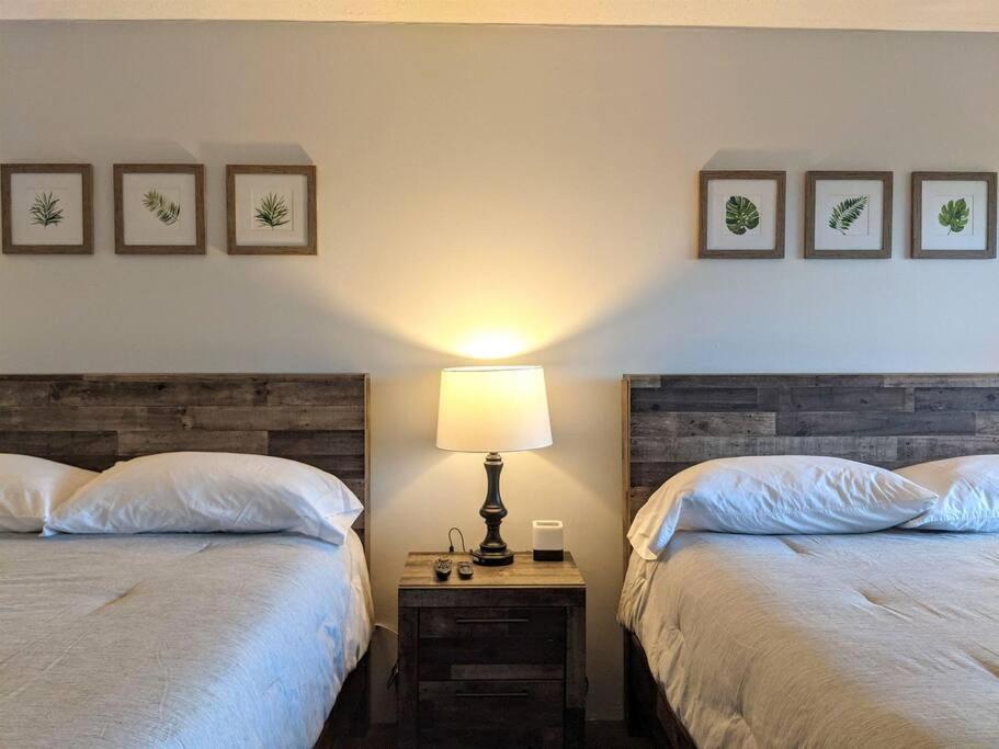 Cute Lower Level Cedar Lodge Room With Balcony & Lake Views! Лакония Экстерьер фото