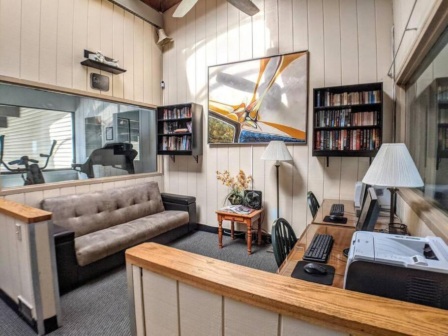 Cute Lower Level Cedar Lodge Room With Balcony & Lake Views! Лакония Экстерьер фото